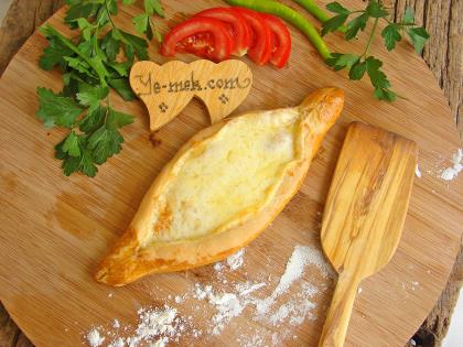 Tereyağlı Kaşarlı Ev Pidesi