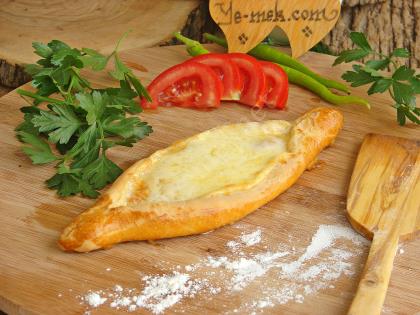 Tereyağlı Kaşarlı Ev Pidesi