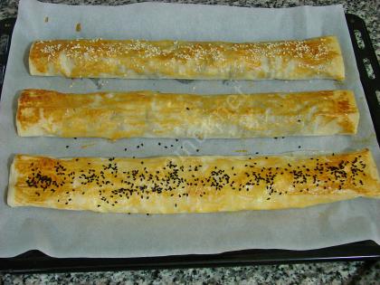 Baklavalık Yufkadan Kıymalı Kol Böreği