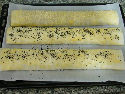 Baklavalık Yufkadan Kıymalı Kol Böreği