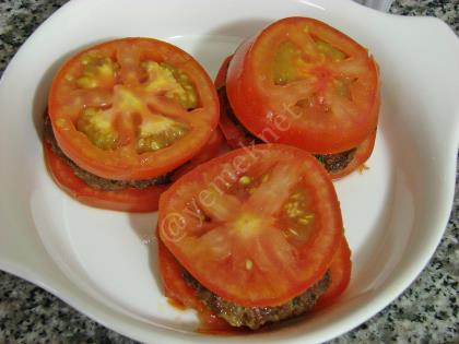 Beşamel Soslu Domatesli Köfte