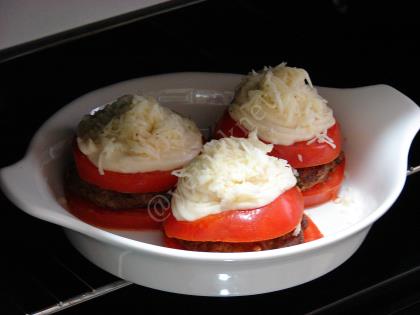 Beşamel Soslu Domatesli Köfte