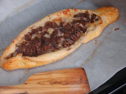 Kavurmalı Kaşarlı Karadeniz Pidesi