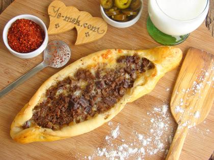 Kavurmalı Kaşarlı Karadeniz Pidesi