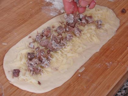 Kavurmalı Kaşarlı Karadeniz Pidesi