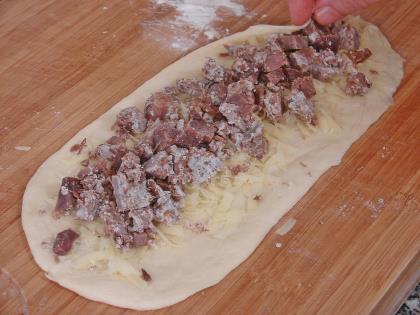 Kavurmalı Kaşarlı Karadeniz Pidesi