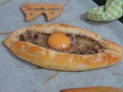 Kıymalı Yumurtalı Karadeniz Pidesi