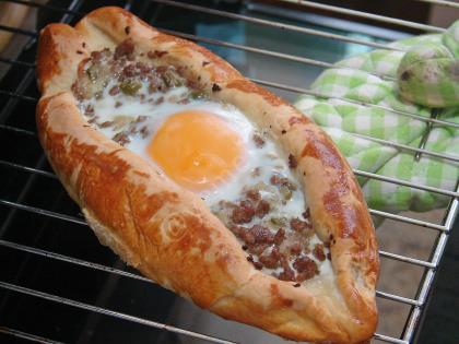 Kıymalı Yumurtalı Karadeniz Pidesi