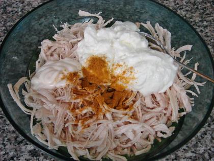 Köri Soslu Tavuk Salatası