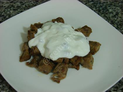 Yoğurt Soslu Salçalı Et Sote