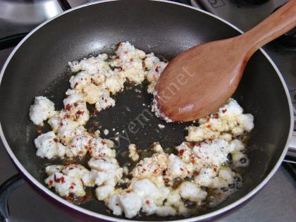 Lor Peynirli Yumurta