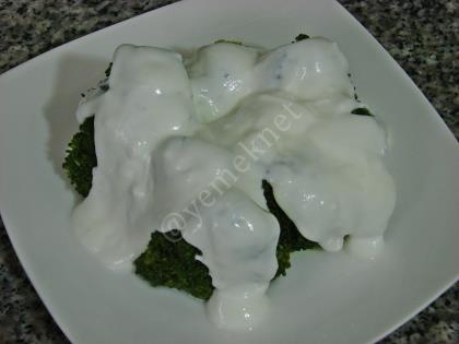 Yoğurtlu Brokoli Salatası