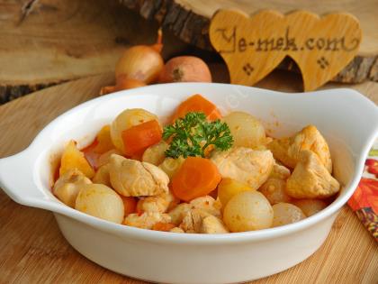 Arpacık Soğanlı Tavuk Yahnisi