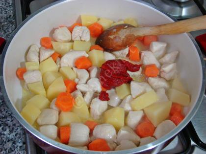 Arpacık Soğanlı Tavuk Yahnisi