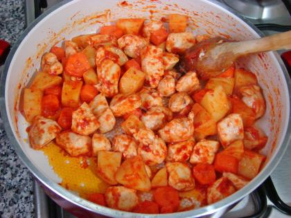 Arpacık Soğanlı Tavuk Yahnisi