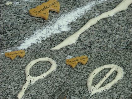 Ekmek Hamurundan Tuzlu Mekik Kızartması