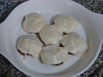 Fırında Beşamel Soslu Köfte