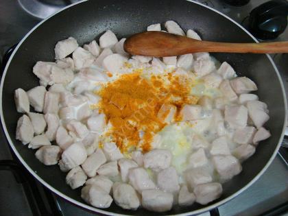 Zerdeçallı Tavuklu Makarna