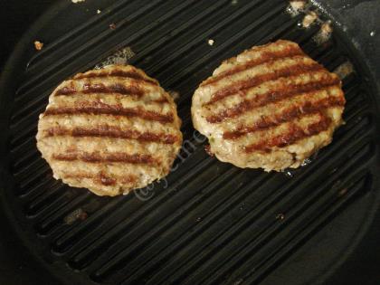 Domates Soslu Izgara Köfte