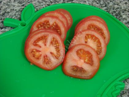 Fırında Kahvaltılık Domates Dilimleri