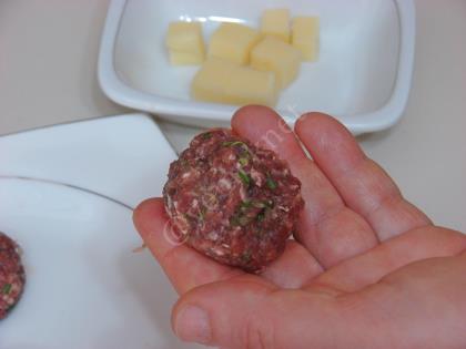 Kaşarlı Köfte