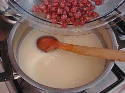 Misket Köfteli Yoğurt Çorbası