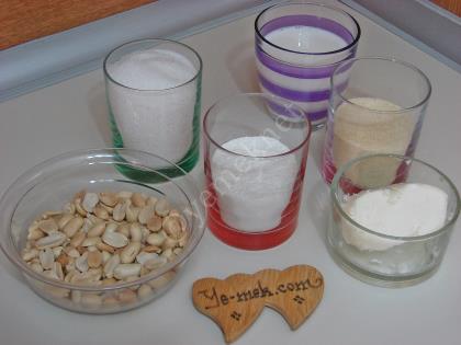 Yer Fıstıklı İrmik Helvası