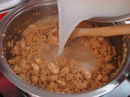 Yer Fıstıklı İrmik Helvası