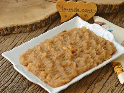 Yer Fıstıklı İrmik Helvası