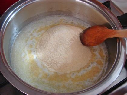 Yer Fıstıklı İrmik Helvası