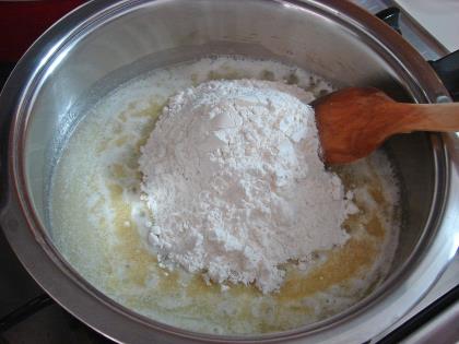 Yer Fıstıklı İrmik Helvası