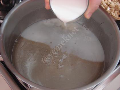 Yer Fıstıklı İrmik Helvası