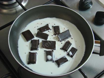 Çikolatalı Kedi Dili Ekler Pasta