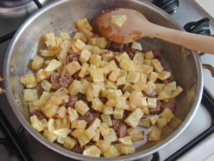 Patatesli Kavurmalı Yumurta