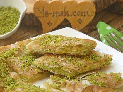 Baklavalık Yufkadan Fıstıklı Katmer