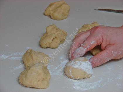 El Açması Lorlu Kırma Böreği