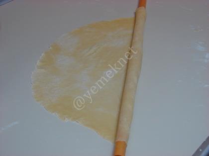 El Açması Lorlu Kırma Böreği