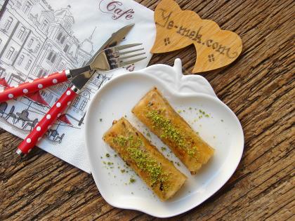 Baklavalık Yufkadan Cevizli Sarma Baklava