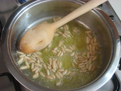 Zerdeçallı (Safranlı) İrmik Helvası