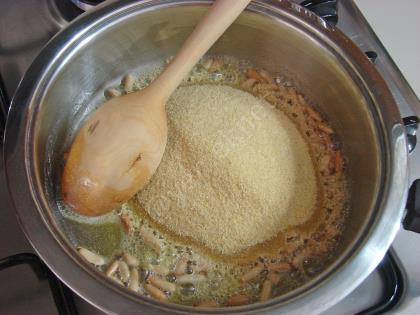 Zerdeçallı (Safranlı) İrmik Helvası