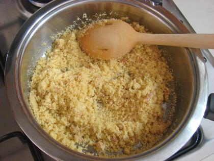 Zerdeçallı (Safranlı) İrmik Helvası