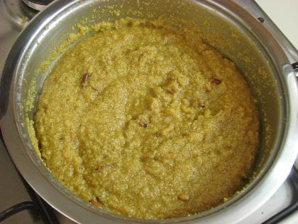 Zerdeçallı (Safranlı) İrmik Helvası