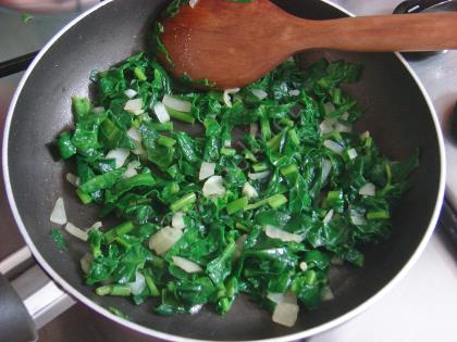 Sahanda Ispanaklı Peynirli Yumurta