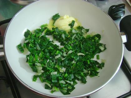 Sahanda Ispanaklı Peynirli Yumurta