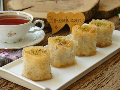 Baklava Yufkasında Kadayıf Sarma