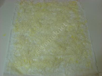 Baklava Yufkasında Kadayıf Sarma