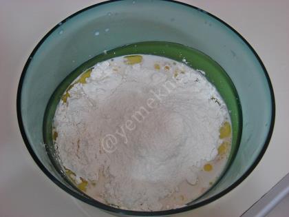 Zeytinli İçli Simit