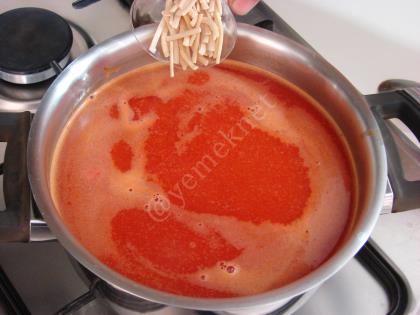 Erişteli Domates Çorbası