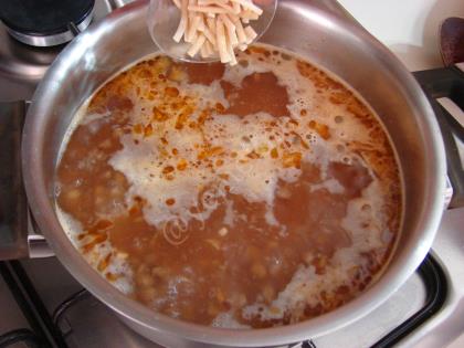 Erişteli Yeşil Mercimek Çorbası