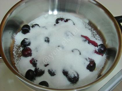 Ev Yapımı Kiraz Reçeli